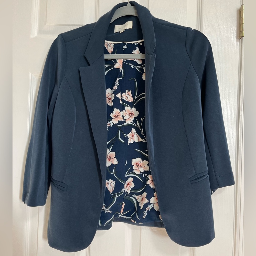 Lightly Worn Navy blue blazer